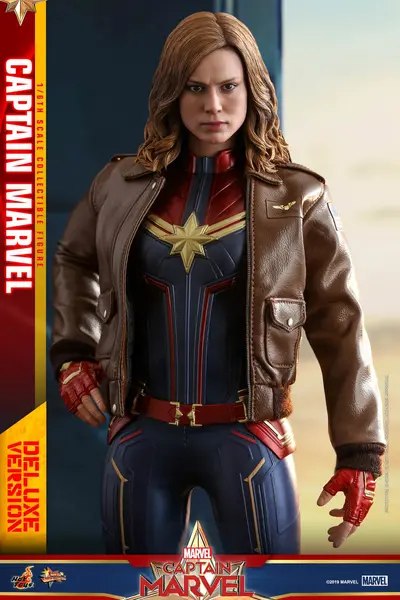 MMS 522 Captain Marvel Deluxe
